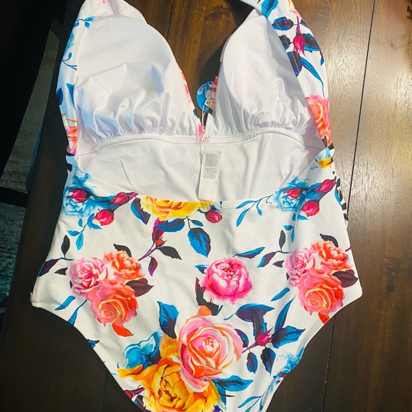 Bathing suits from Cupshe - Picture 2 of 3